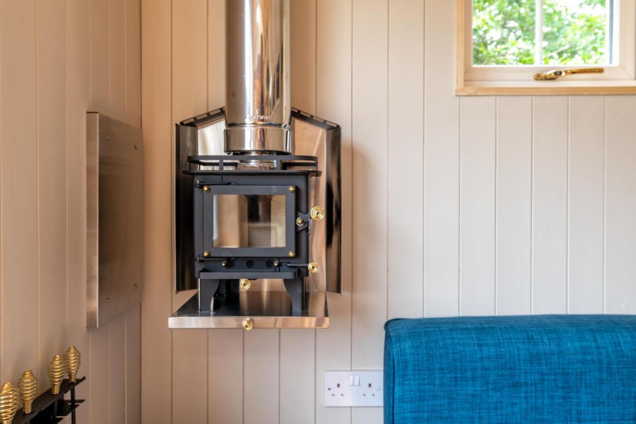 Enchanting Tiny House With Wood Burner And Hot Tub In Cairngorms Ballater Zewnętrze zdjęcie