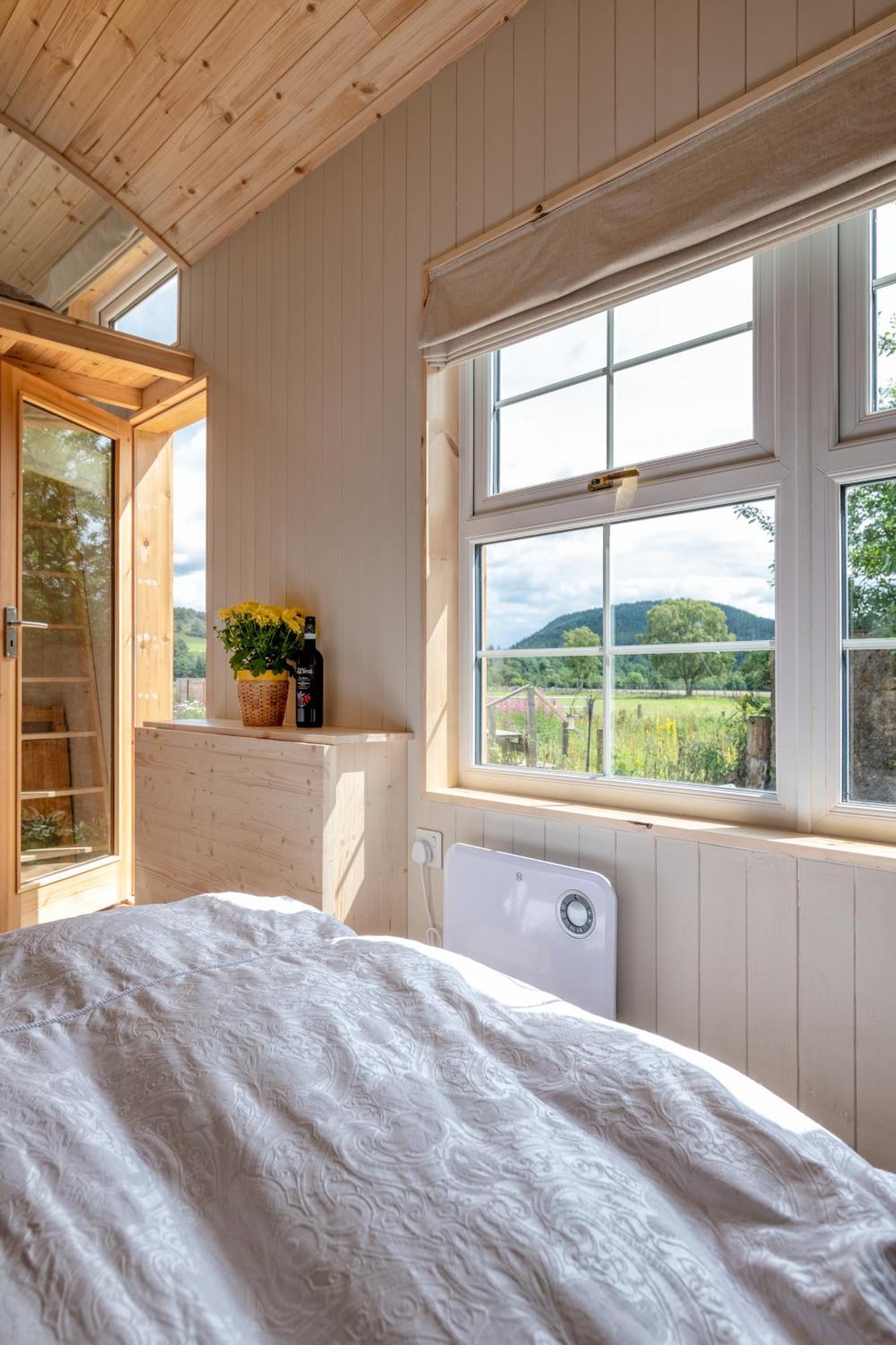 Enchanting Tiny House With Wood Burner And Hot Tub In Cairngorms Ballater Zewnętrze zdjęcie